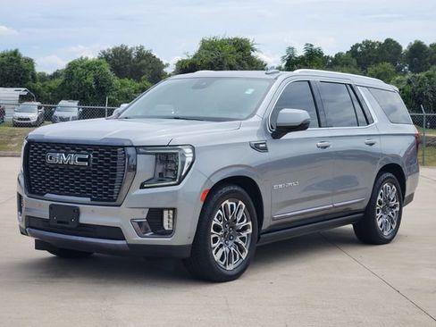 Used 2023 GMC Yukon Denali Ultimate AWD/4WD image 3