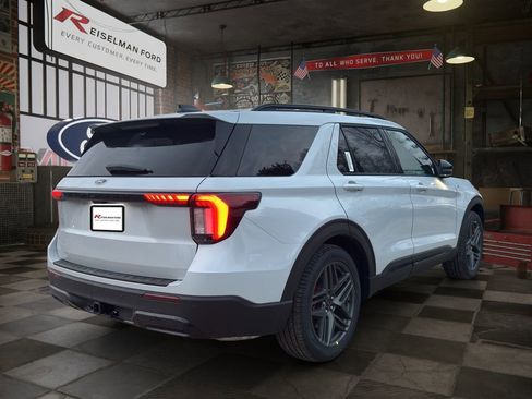 New 2026 Ford Explorer ST-Line w/ ST-Line Street Pack image 6