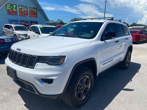 Used 2017 Jeep Grand Cherokee Limited w/ Luxury Group II AWD/4WD image 2