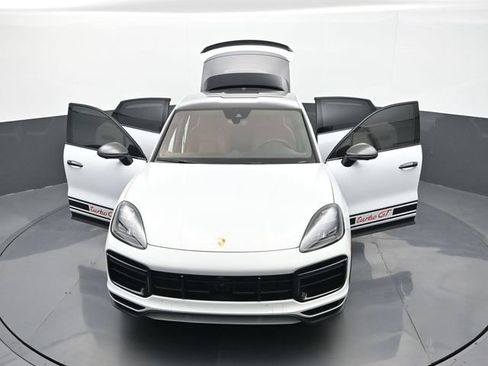 Certified 2022 Porsche Cayenne Turbo GT AWD/4WD image 33