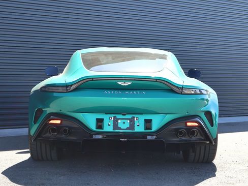 Used 2025 Aston Martin V8 Vantage Coupe RWD image 6