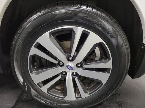 Used 2018 Subaru Outback 3.6R Limited AWD/4WD image 11