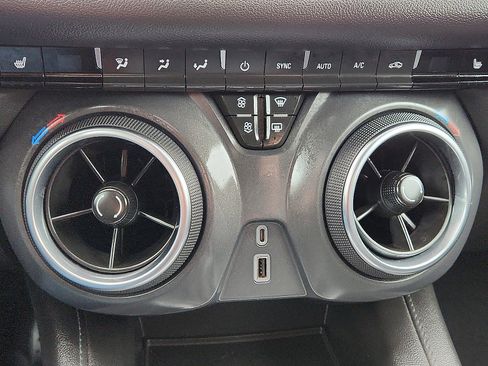 Used 2021 Chevrolet Blazer LT AWD/4WD image 19