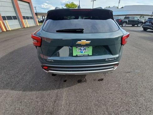 Used 2025 Chevrolet Trax LT w/ LT Convenience Package FWD image 35