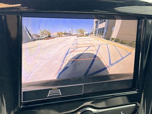 Used 2023 Chevrolet Traverse LT image 13