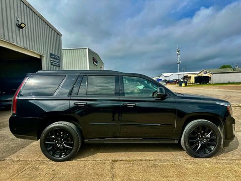 Used 2019 Cadillac Escalade Premium Luxury w/ Escalade Sport Edition AWD/4WD image 7