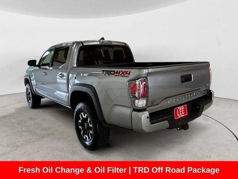Used 2020 Toyota Tacoma TRD Off-Road w/ Technology Package AWD/4WD image 3