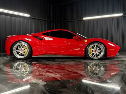 Used 2016 Ferrari 488 GTB RWD image 14