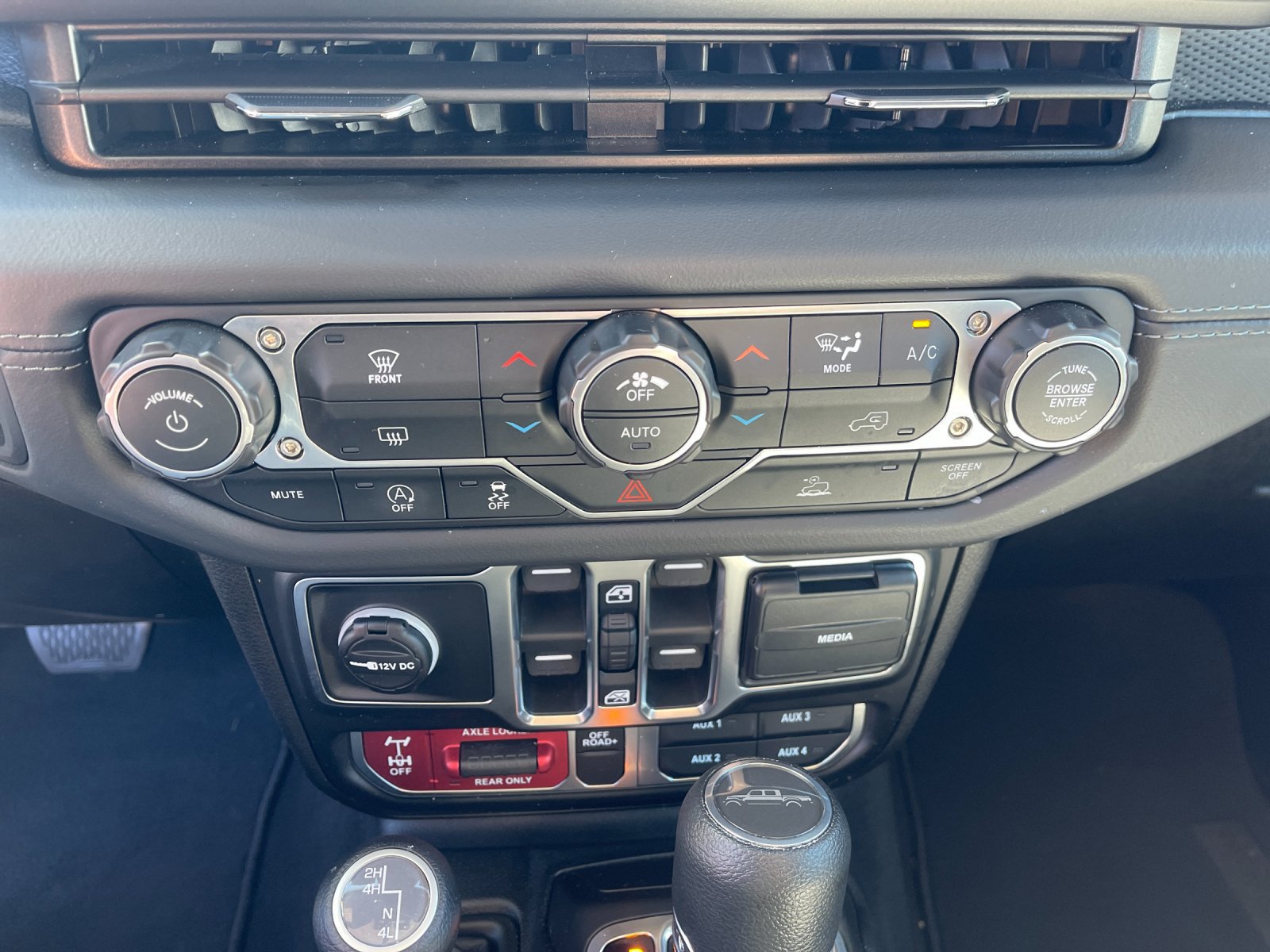 Used 2026 Jeep Gladiator Mojave AWD/4WD image 22