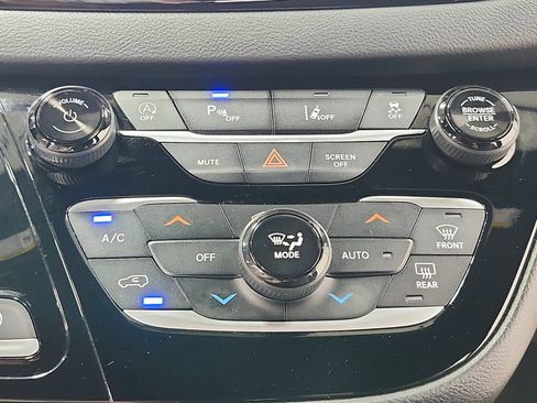 Used 2025 Chrysler Pacifica Select FWD image 35