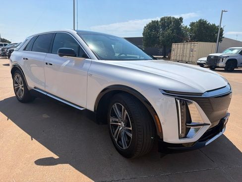Used 2024 Cadillac Lyriq Luxury AWD/4WD image 5