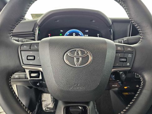 Used 2025 Toyota Camry SE image 22