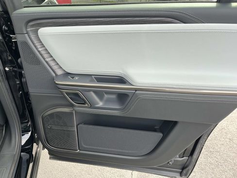 Used 2023 Rivian R1S Launch Edition image 23