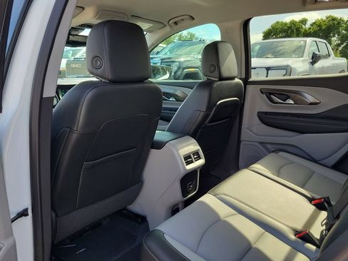 Used 2024 GMC Terrain SLT w/ Tech Package FWD image 11