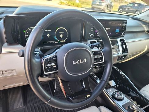 Used 2023 Kia Sorento SX Prestige w/ Panoramic Sunroof Package image 11