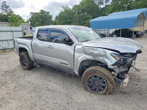 Used 2024 Toyota Tacoma SR5 AWD/4WD image 2