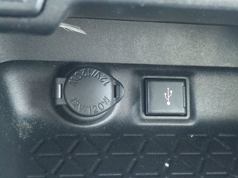 Used 2021 Toyota RAV4 XLE image 19