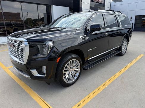 Used 2023 GMC Yukon XL Denali w/ Denali Reserve Package AWD/4WD image 1