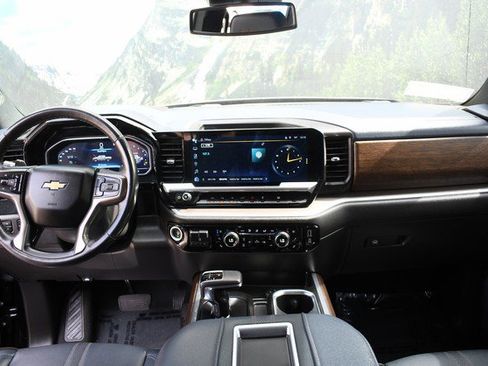 Used 2022 Chevrolet Silverado 1500 High Country image 18