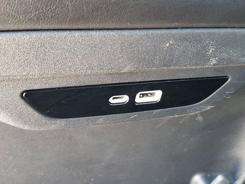 Used 2024 Chrysler Pacifica Touring-L FWD image 12