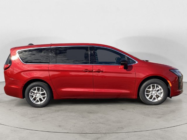 New 2027 Chrysler Pacifica Select FWD image 6