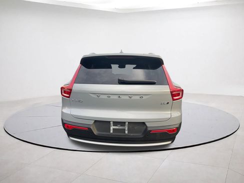 Used 2025 Volvo XC40 B5 Core image 5