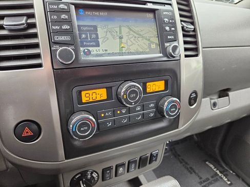 Used 2019 Nissan Frontier SL image 5