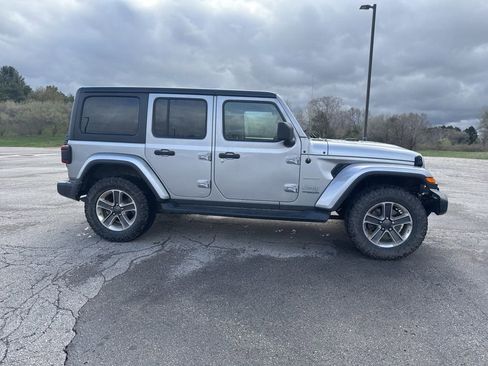 Used 2018 Jeep Wrangler Unlimited Sahara AWD/4WD image 13