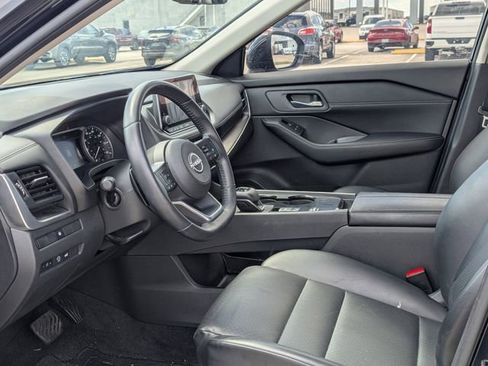 Used 2024 Nissan Rogue SV w/ SV Premium Package image 13