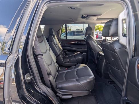 Used 2020 Cadillac Escalade Luxury w/ Escalade Sport Edition AWD/4WD image 16