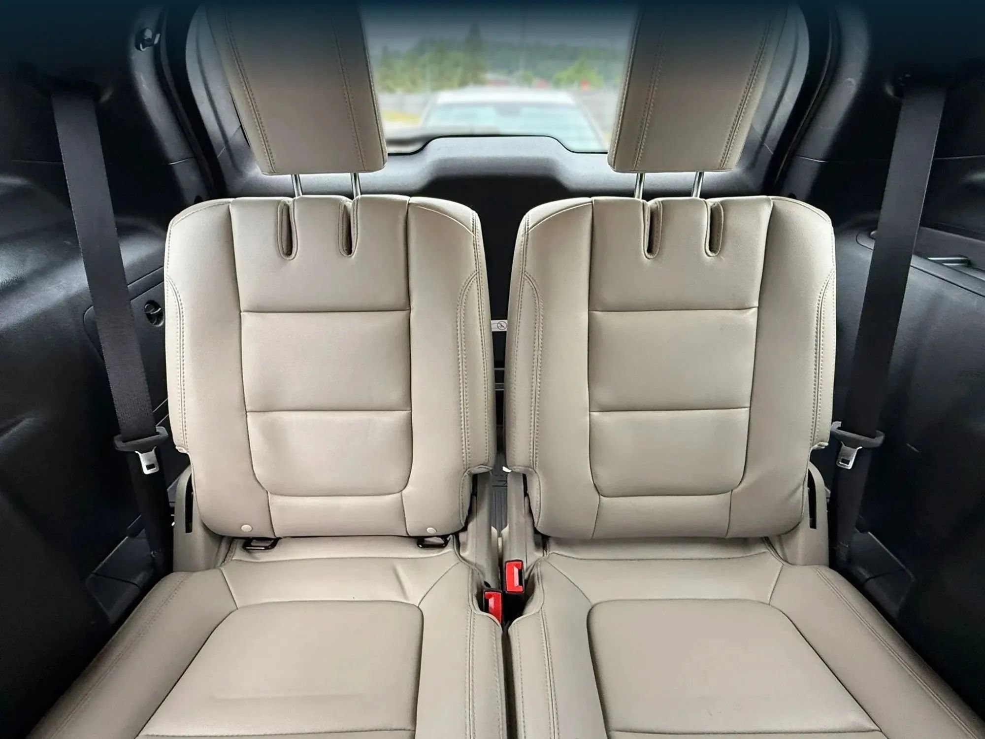 Used 2018 Ford Explorer XLT w/ Equipment Group 202A AWD/4WD image 23