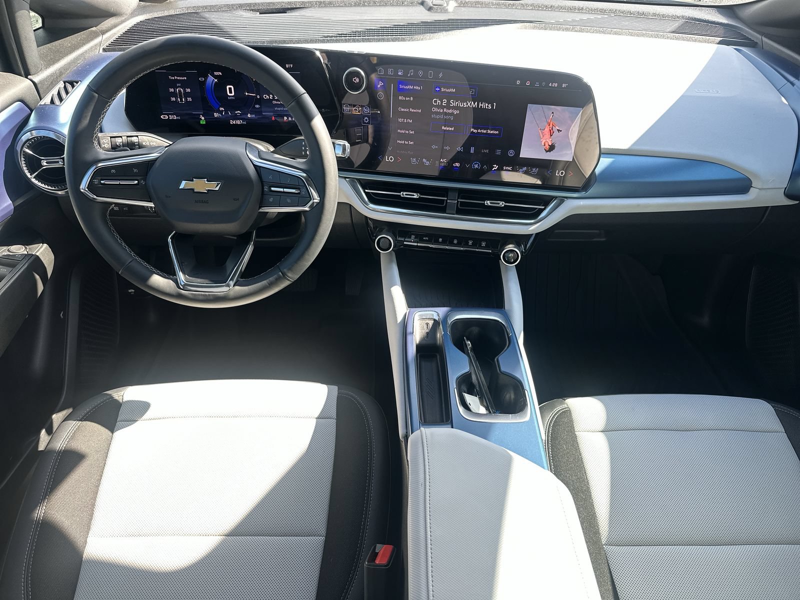 Used 2024 Chevrolet Equinox EV LT FWD image 18
