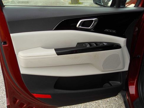 Used 2024 Kia Carnival SX image 31