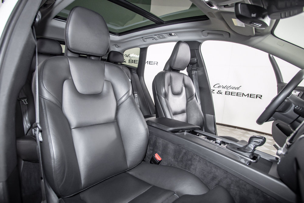 Used 2019 Volvo XC60 T5 Momentum w/ Premium Package FWD image 16