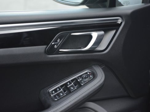 Certified 2019 Porsche Macan AWD/4WD image 14