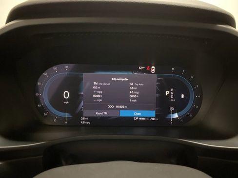 Used 2025 Volvo XC40 B5 Plus image 9