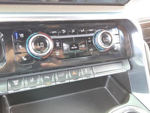 Used 2024 GMC Sierra 3500 Denali w/ Denali Reserve Package image 30