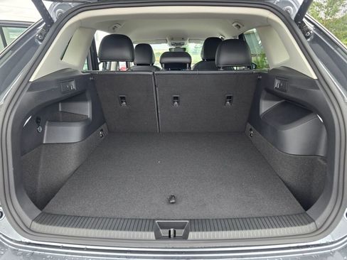 New 2025 Volkswagen Tiguan SE image 14