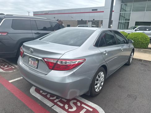 Used 2015 Toyota Camry LE FWD image 4