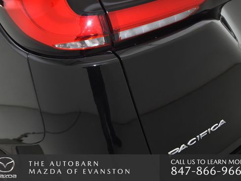 Used 2024 Chrysler Pacifica Touring-L image 43