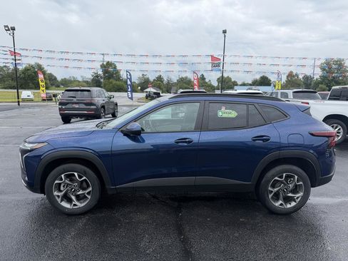 Used 2024 Chevrolet Trax LT w/ Driver Confidence Package FWD image 8