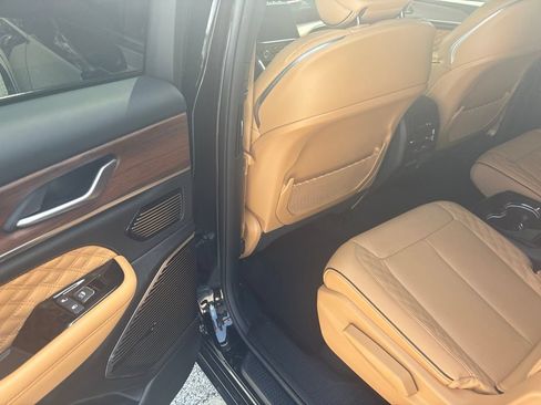 Used 2024 Jeep Grand Cherokee L Summit w/ High Altitude Package AWD/4WD image 15