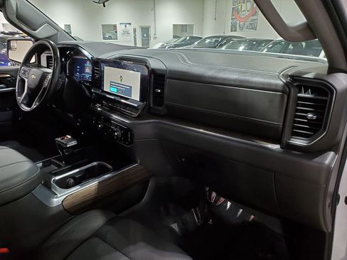 Used 2023 Chevrolet Silverado 1500 LT w/ Z71 Off-Road Package AWD/4WD image 15
