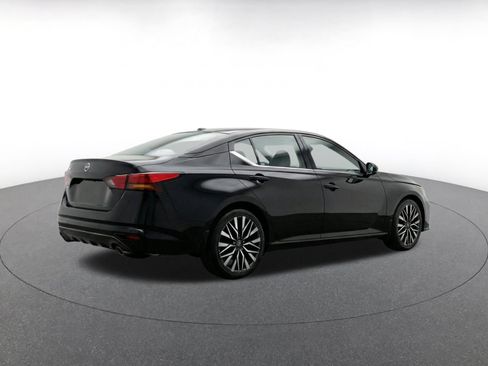 Used 2025 Nissan Altima 2.5 SV FWD image 7