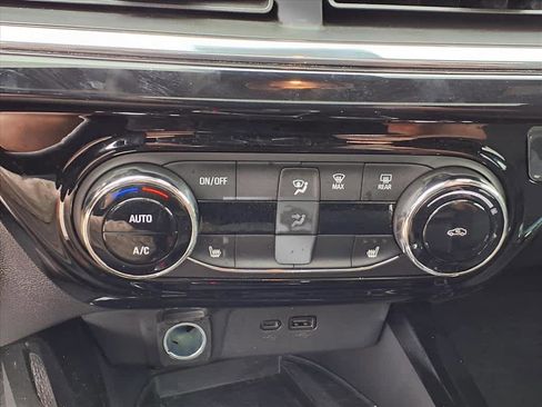 Used 2025 Chevrolet Trax RS w/ Sunroof Package image 22