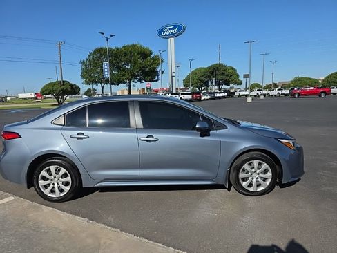 Used 2025 Toyota Corolla LE FWD image 6