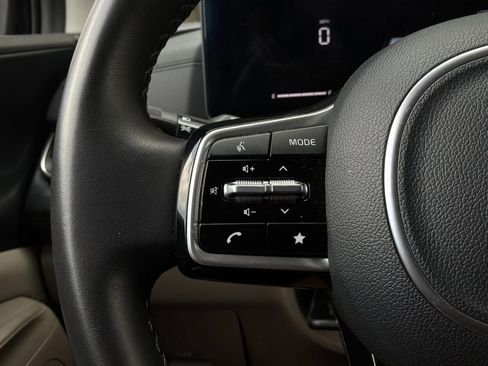 Used 2026 Kia Carnival FWD image 38