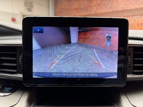 Used 2022 Ford Explorer XLT w/ Equipment Group 202A image 21