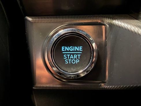 Used 2025 Ford F150 Lariat AWD/4WD image 39