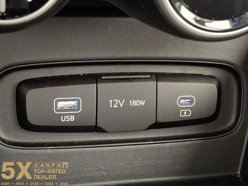 Certified 2025 Hyundai Venue SEL FWD image 32